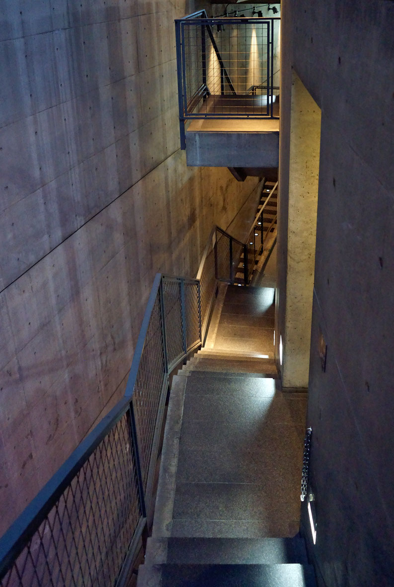 ANDO-TADAO-GALLERIA-AKKA03