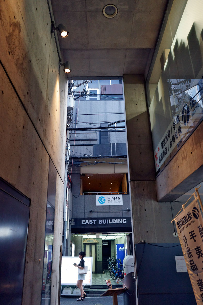 ANDO-TADAO-GALLERIA-AKKA04