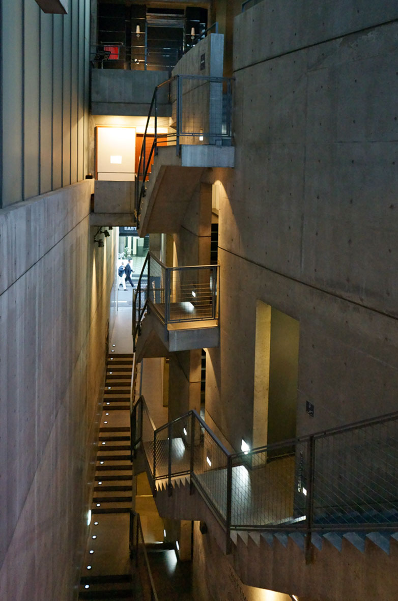ANDO-TADAO-GALLERIA-AKKA05