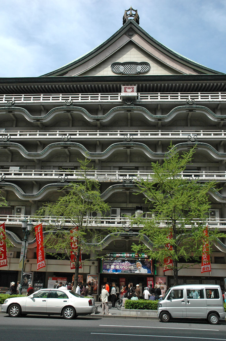 MURANO-TOGO-SHIN-KABUKIZA-THEATER06
