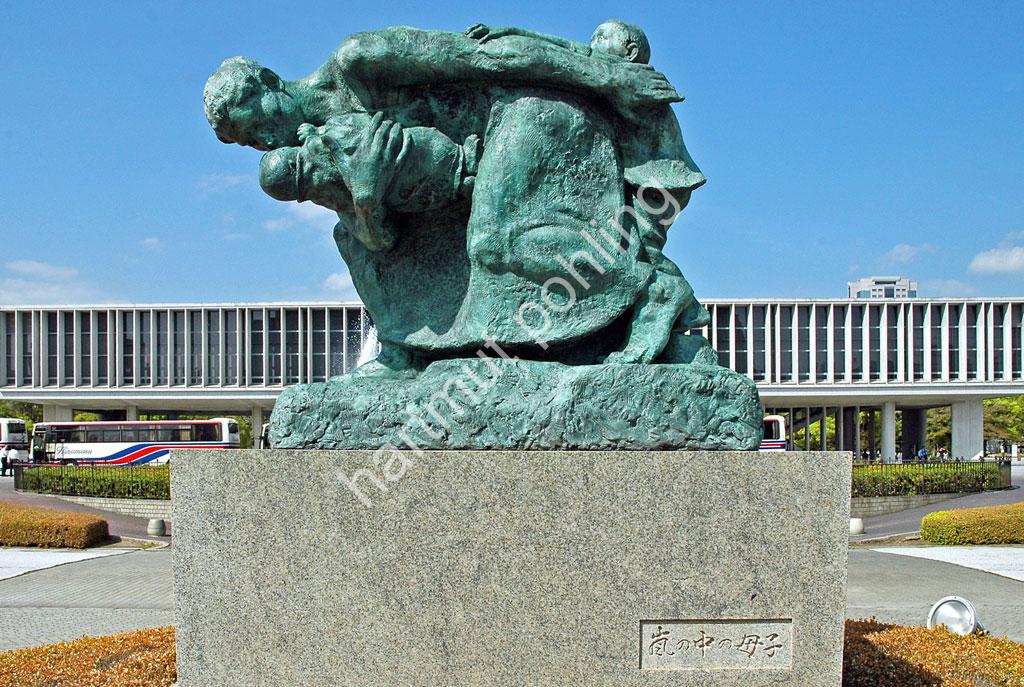 TANGE-KENZO-HIROSHIMA-PEACE-MEMORIAL-MUSEUM09