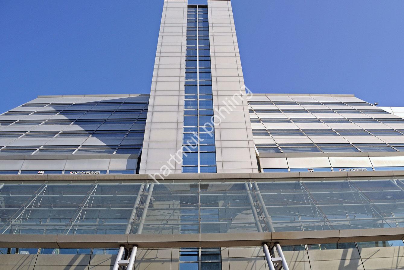 TANGE-KENZO-TOKYO-FASHION-TOWN-BUILDING05