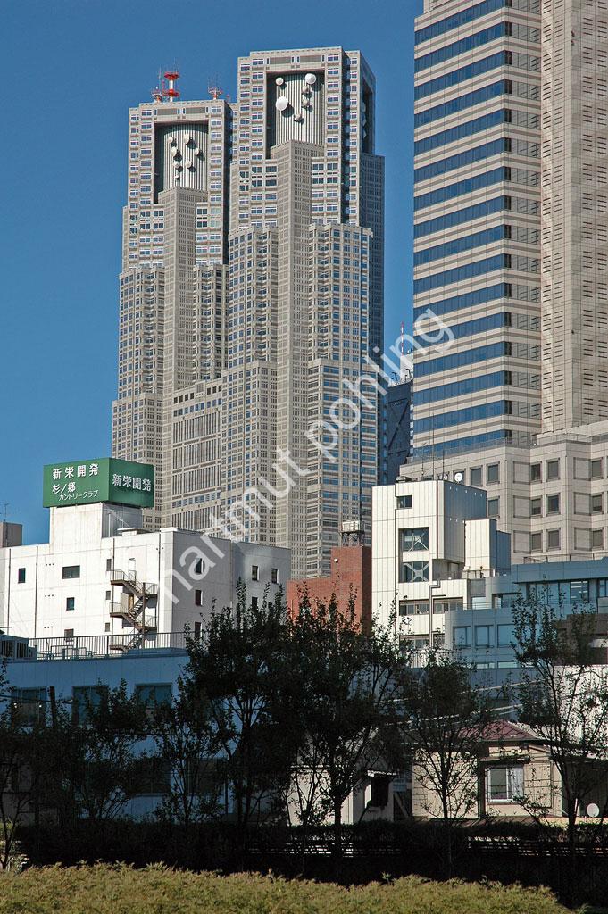 TANGE-KENZO-TOKYO-METROPOLITAN-GOVERNMENT-BUILDING03