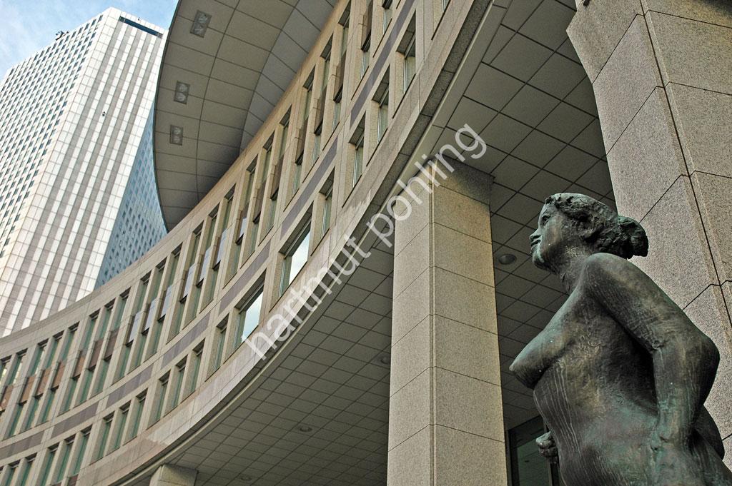 TANGE-KENZO-TOKYO-METROPOLITAN-GOVERNMENT-BUILDING09