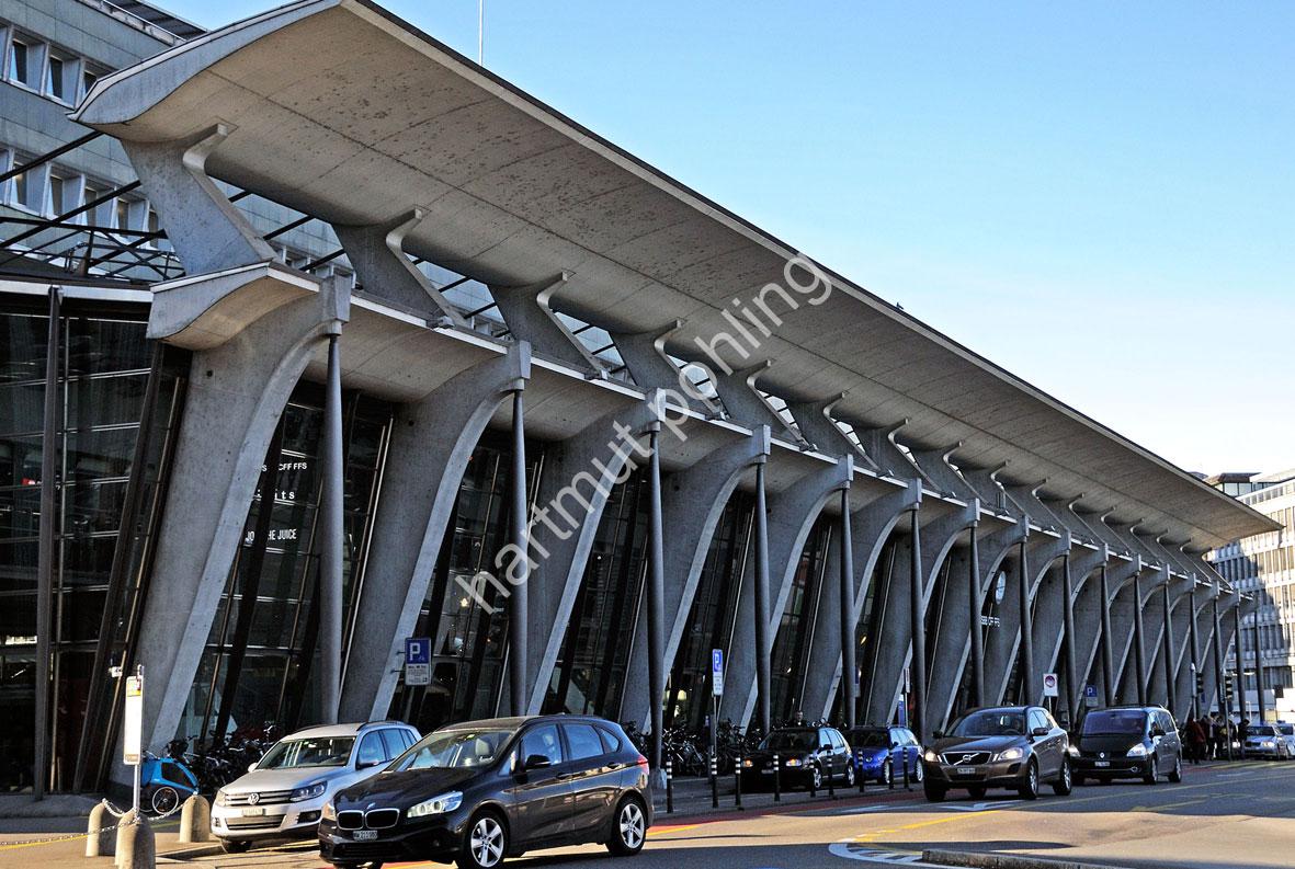 CALATRAVA-SANTIAGO-BAHNHOF-LUZERN-EINGANGSHALLE