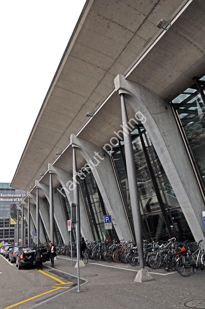 CALATRAVA-SANTIAGO-BAHNHOF-LUZERN-EINGANGSHALLE02