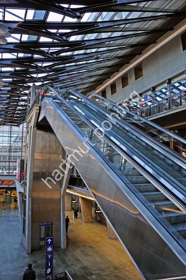 CALATRAVA-SANTIAGO-BAHNHOF-LUZERN-EINGANGSHALLE03