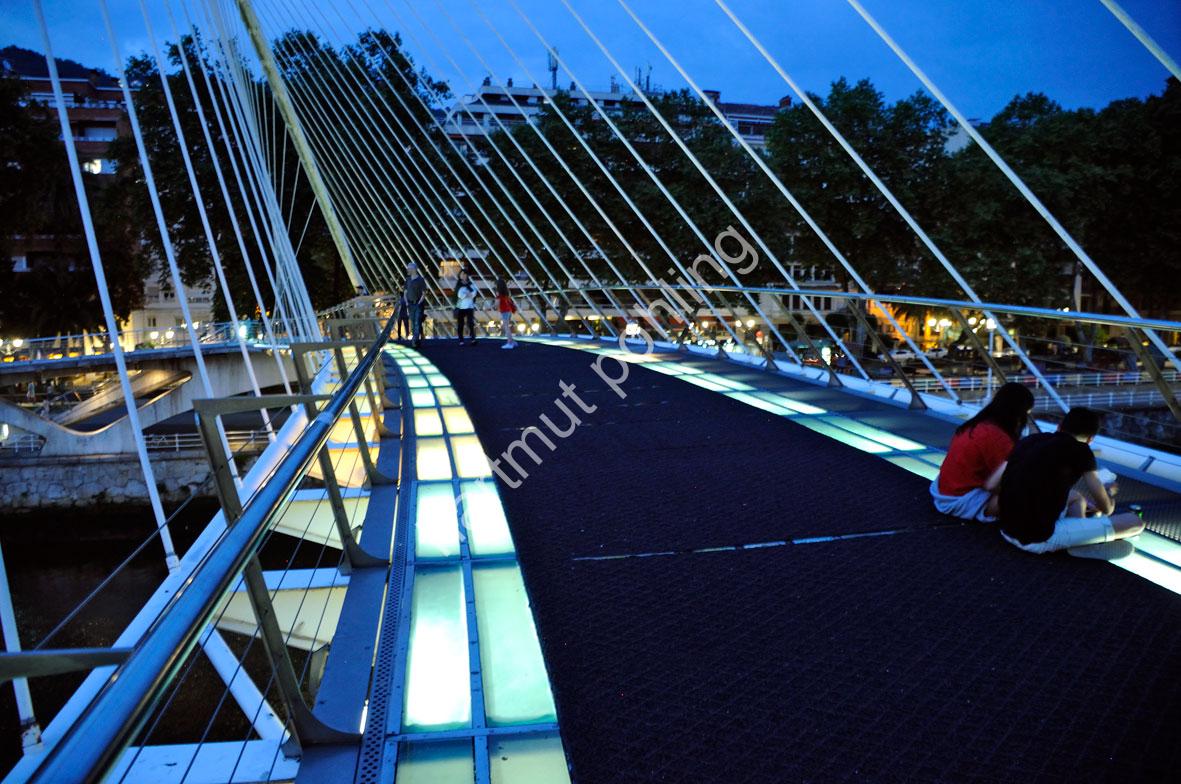 CALATRAVA-SANTIAGO-ZUBIZURI-BRIDGE-BILBAO05