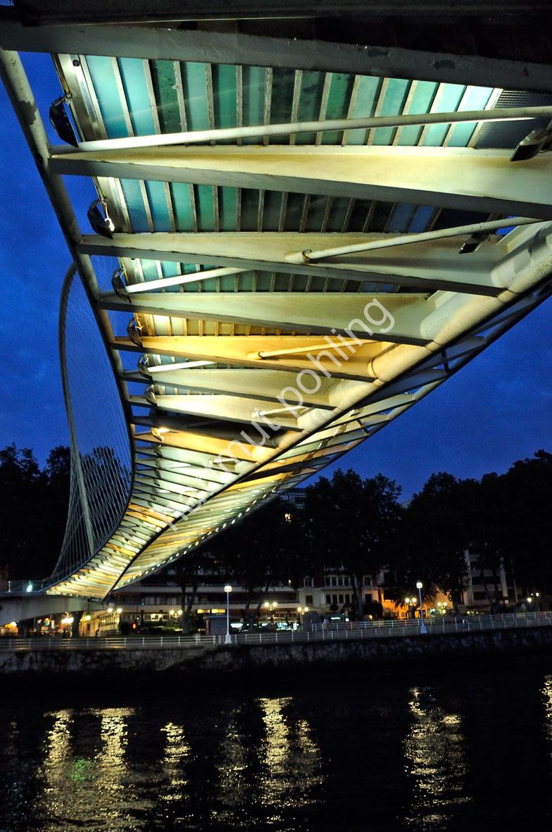 CALATRAVA-SANTIAGO-ZUBIZURI-BRIDGE-BILBAO07