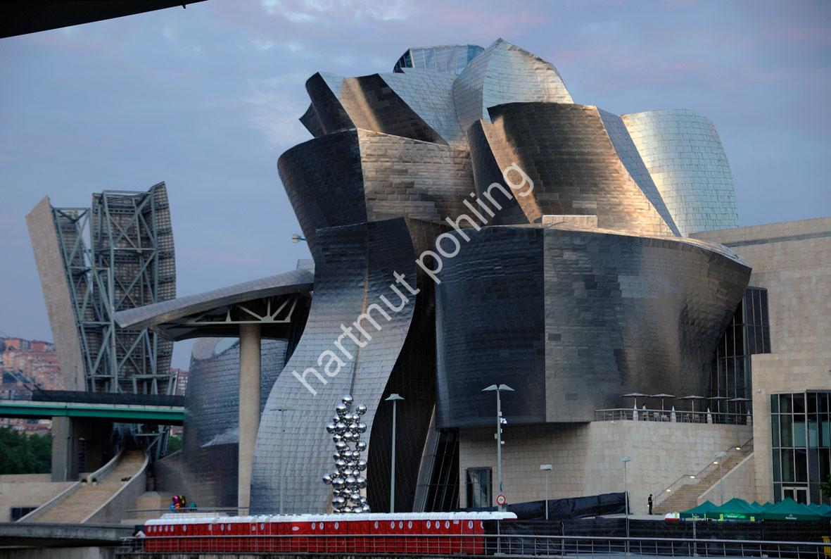 GEHRY-FRANK-GUGGENHEIM-MUSEUM-BILBAO08