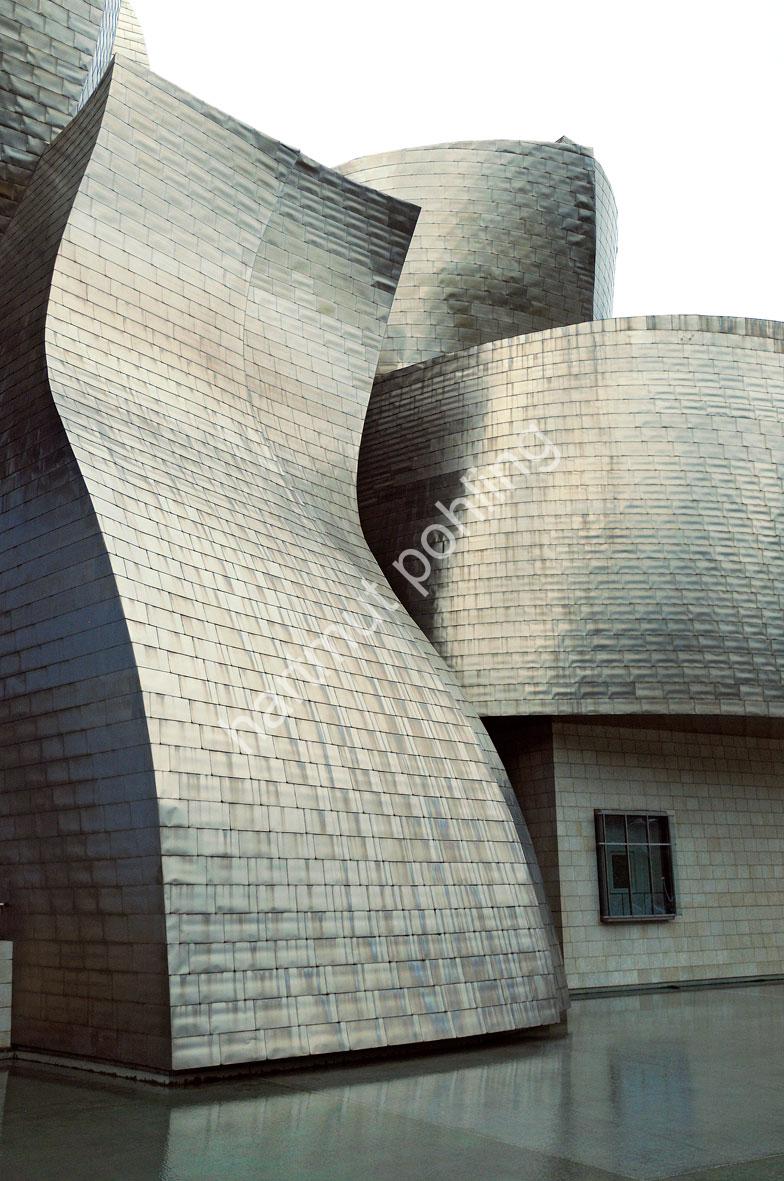 GEHRY-FRANK-GUGGENHEIM-MUSEUM-BILBAO10