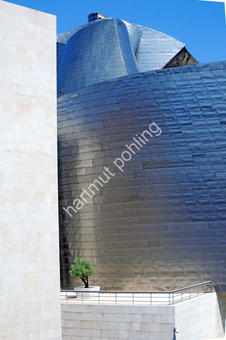 GEHRY-FRANK-GUGGENHEIM-MUSEUM-BILBAO17