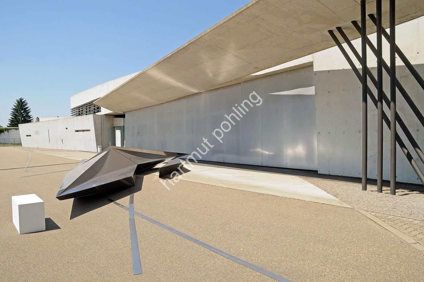 HADID-ZAHA-VITRA-FIRE-STATION05