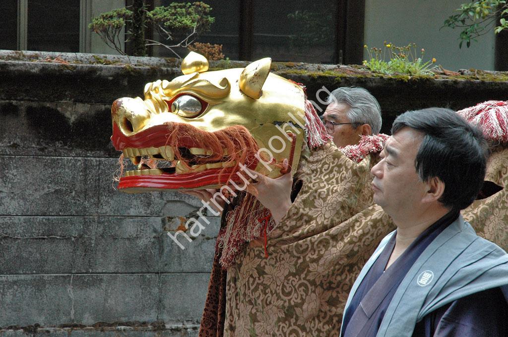 JAPAN-MATSURI-SENNIN-MUSHA-GYORETSU07