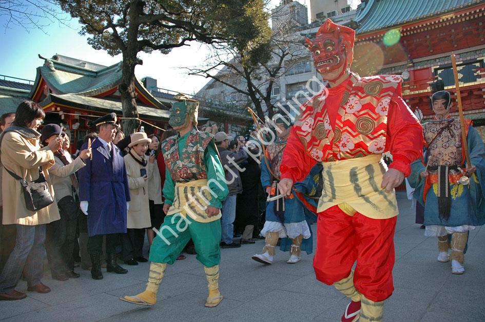 JAPAN-MATSURI-SETSUBUN-MAMEMAKI04