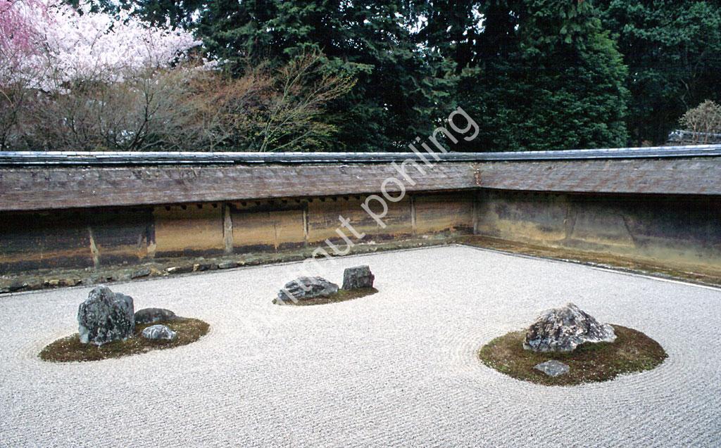 JAPANESE-GARDEN-RYOAN-JI-GARDEN02