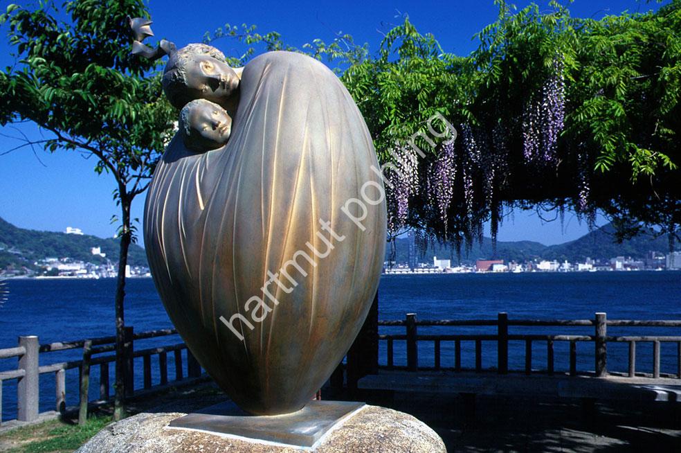 JAPANESE-SHRINE-AKAMA-JINGU-ANTOKU-TENNO