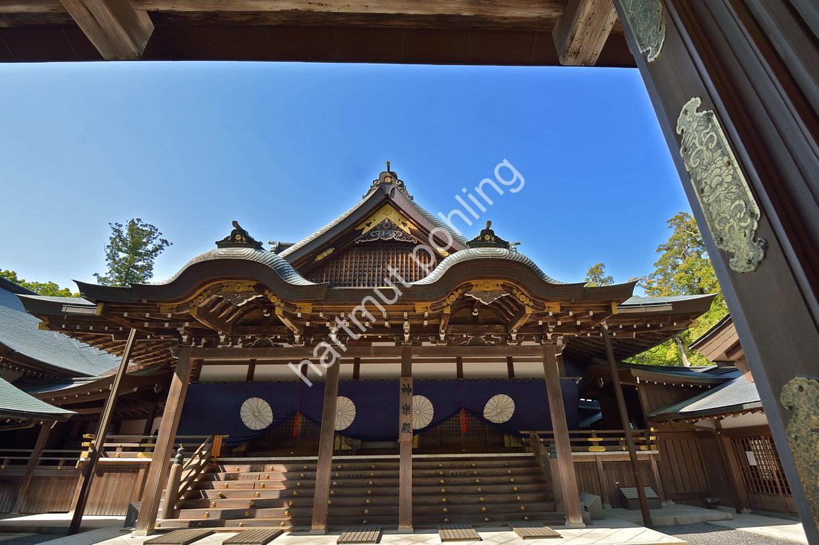JAPANESE-SHRINE-ISE-DAIJINGU-NAIKU-KAGURADEN02