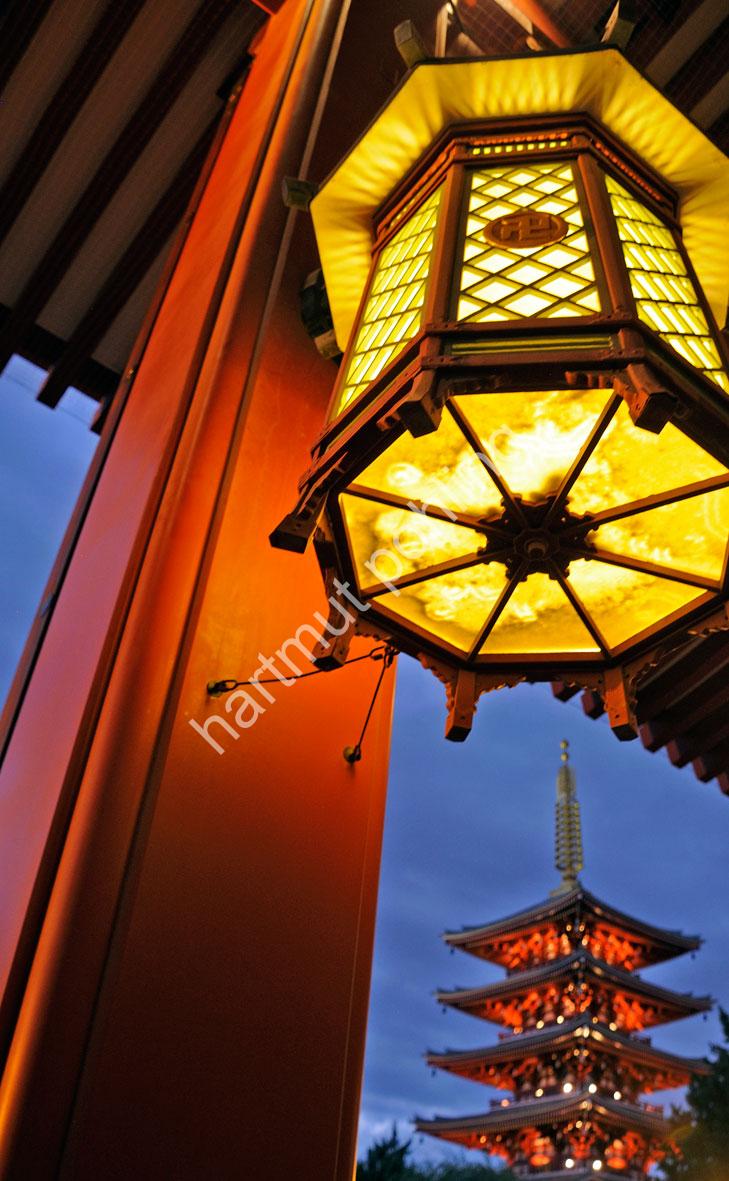 JAPANESE-TEMPLE-ASAKUSA-KANNON17