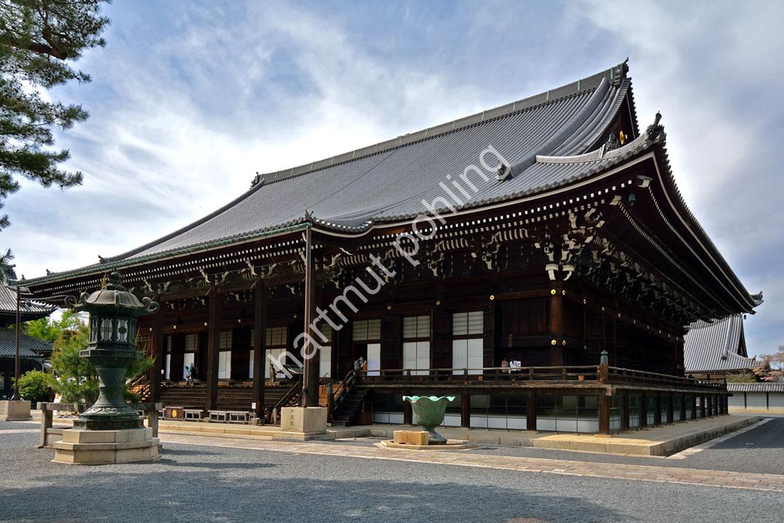 JAPANESE-TEMPLE-CHION-IN-MIEIDO-FOUNDERS-HALL