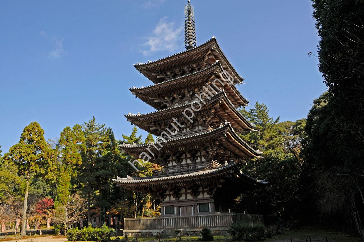 JAPANESE-TEMPLE-DAIGO-JI-PAGODE01