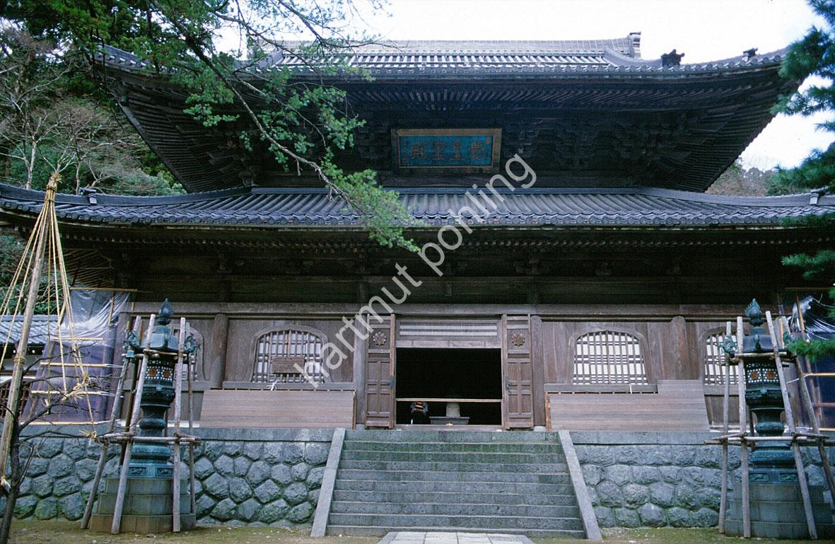JAPANESE-TEMPLE-EIHEI-JI03