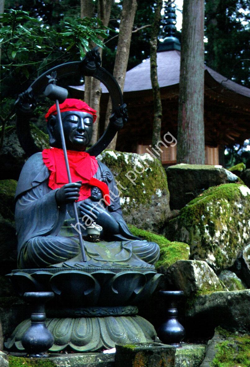 JAPANESE-TEMPLE-EIHEI-JI10