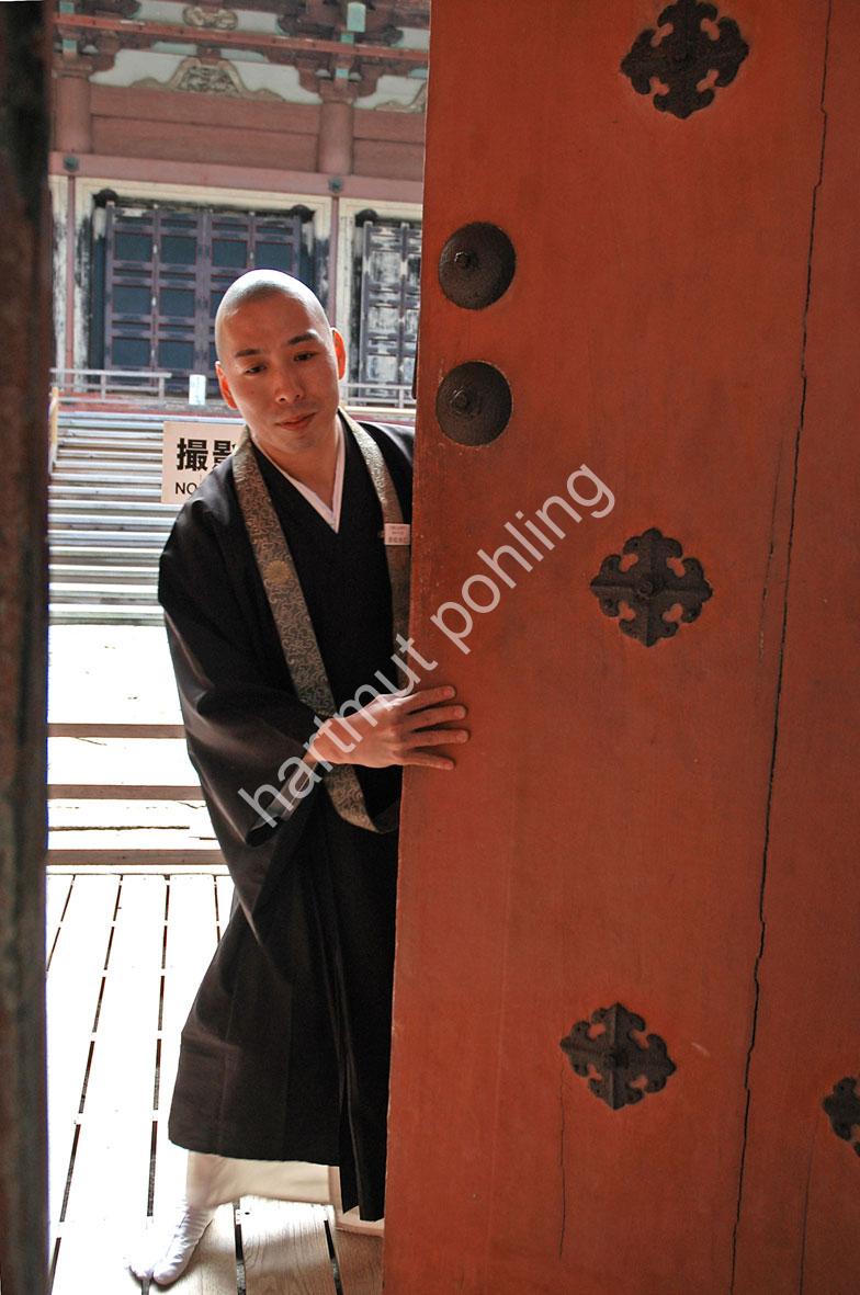 JAPANESE-TEMPLE-ENRYAKU-JI10