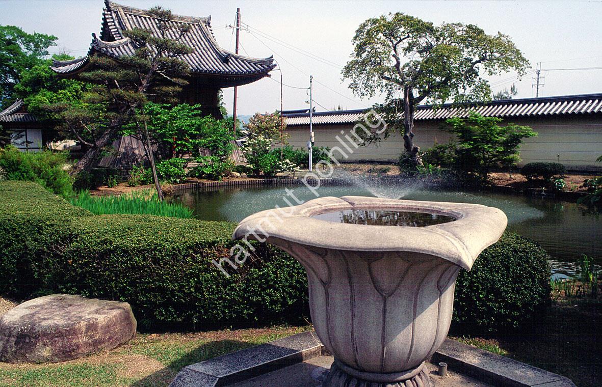 JAPANESE-TEMPLE-GANGO-JI04