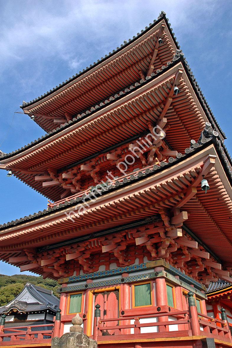 JAPANESE-TEMPLE-KIYOMIZU-DERA-PAGODE