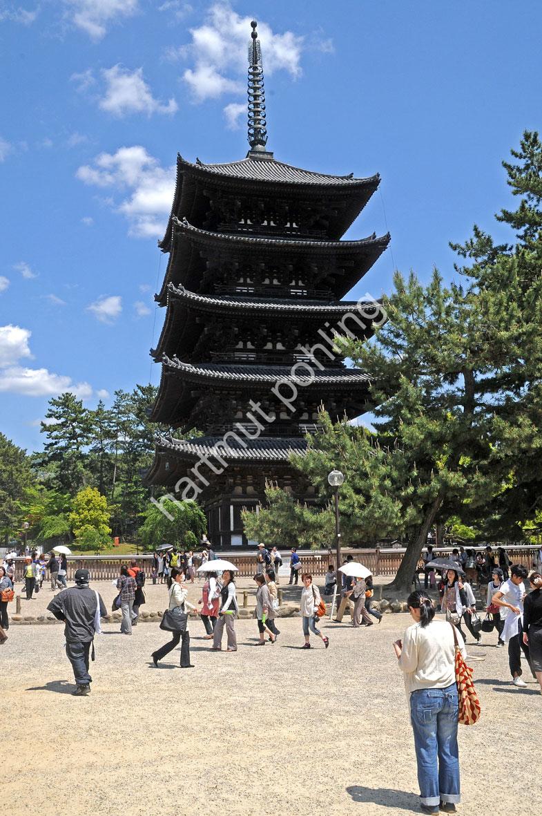 JAPANESE-TEMPLE-KOFUKU-JI-NARA-PAGODE02