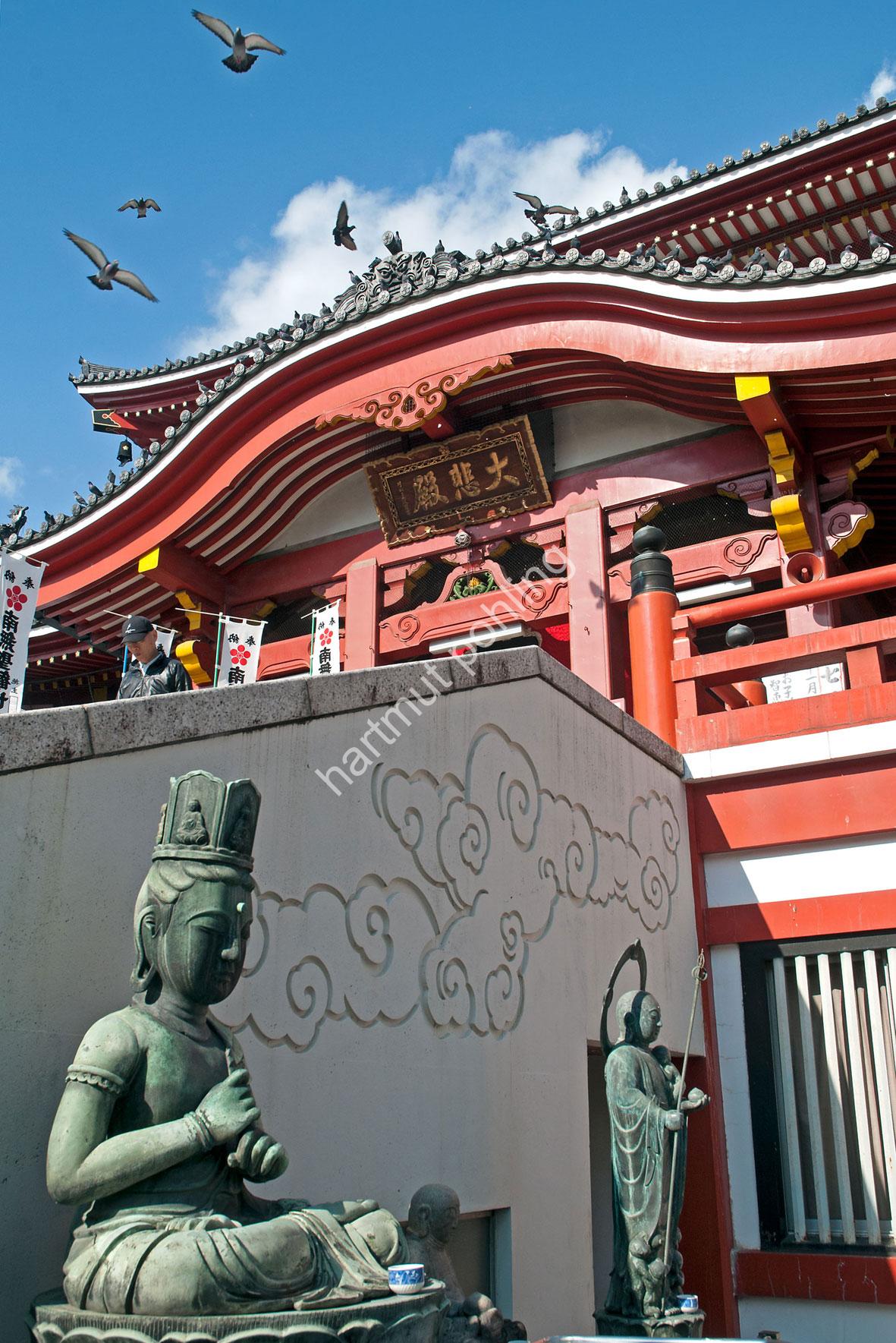 JAPANESE-TEMPLE-OSU-KANNON03