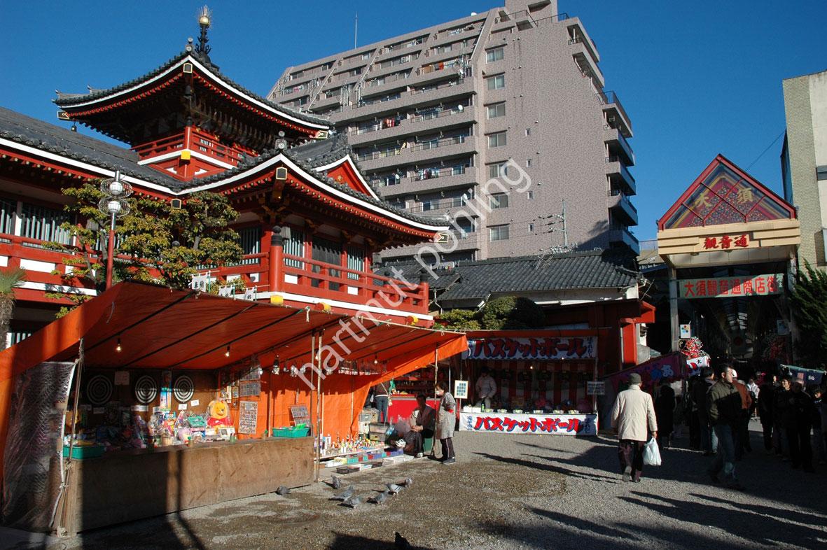 JAPANESE-TEMPLE-OSU-KANNON05