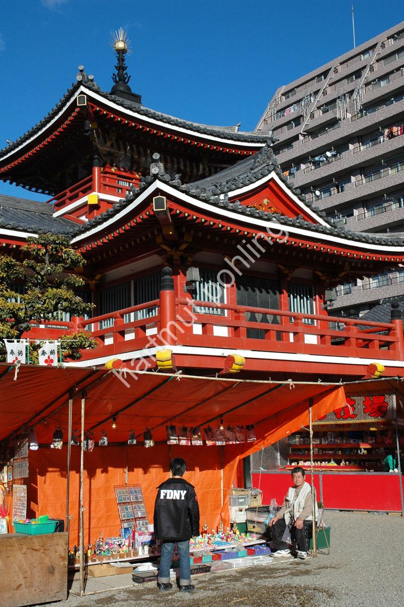 JAPANESE-TEMPLE-OSU-KANNON06