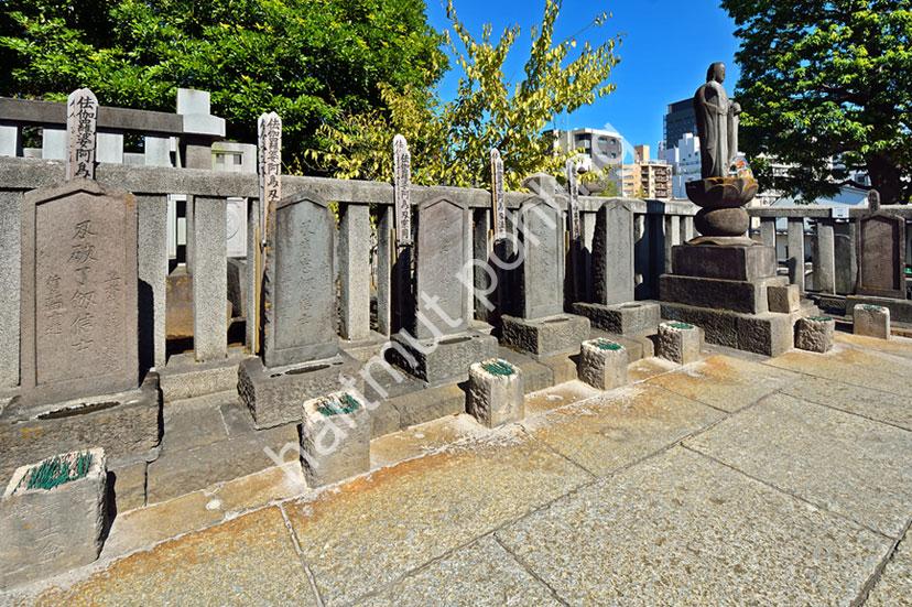 JAPANESE-TEMPLE-SENGAKU-JI-AKO-GISHI-GRAVES03