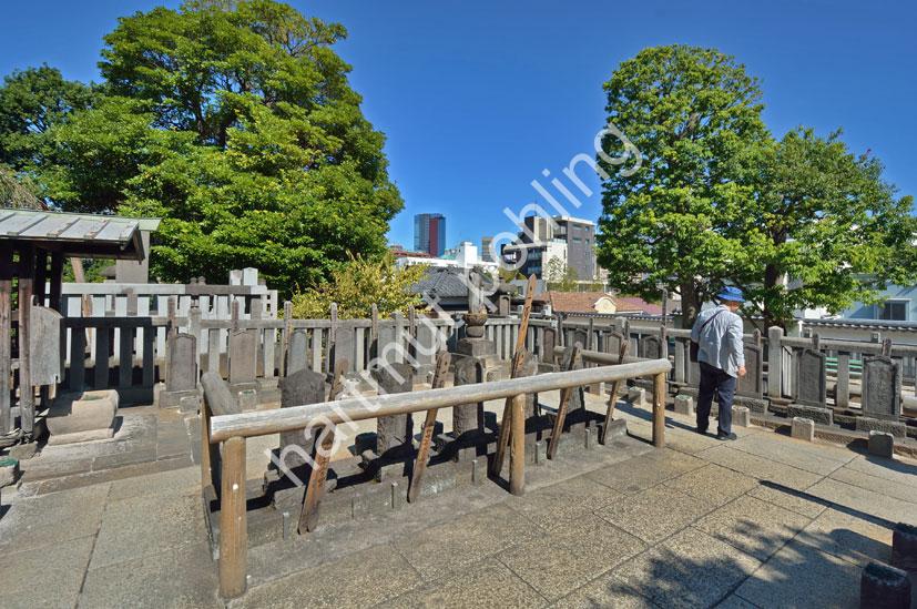 JAPANESE-TEMPLE-SENGAKU-JI-AKO-GISHI-GRAVES05