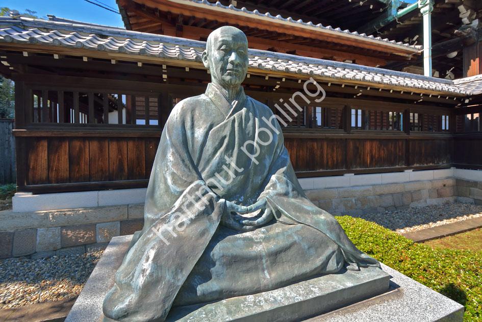 JAPANESE-TEMPLE-SENGAKU-JI-KODO-SAWAKI