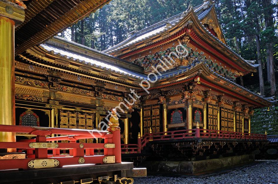 JAPANESE-TEMPLE-TAIYU-IN-NIKKO