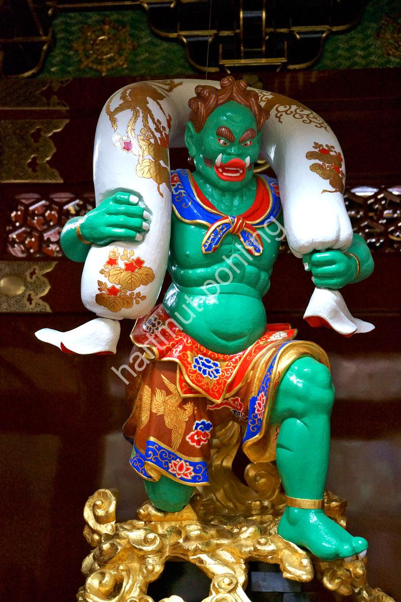 JAPANESE-TEMPLE-TAIYU-IN-NIKKO02