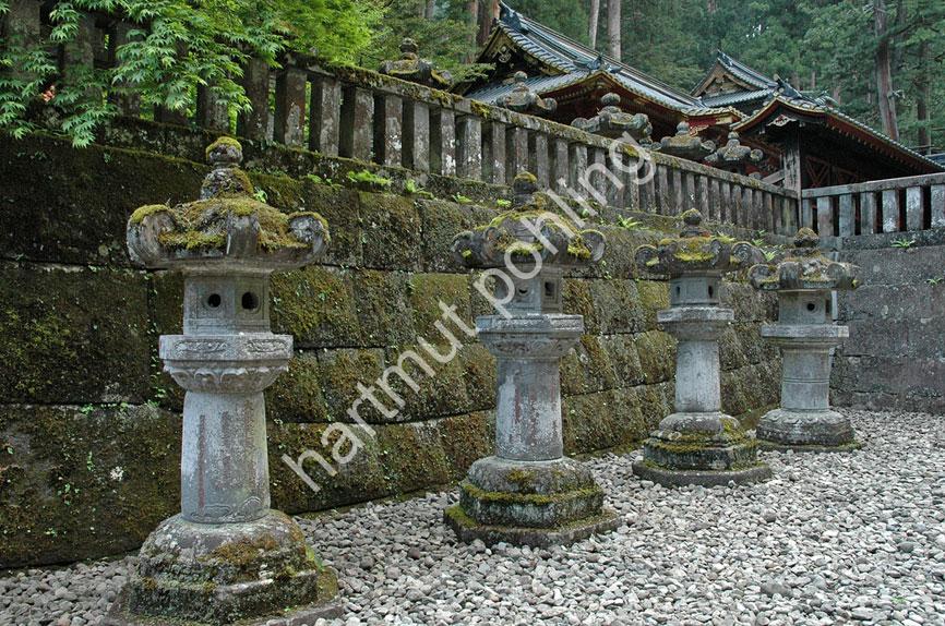 JAPANESE-TEMPLE-TAIYU-IN-NIKKO07