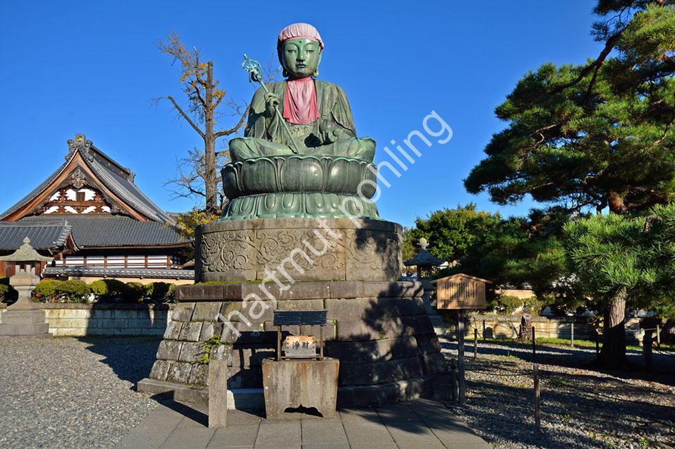 JAPANESE-TEMPLE-ZENKO-JI-JIZO