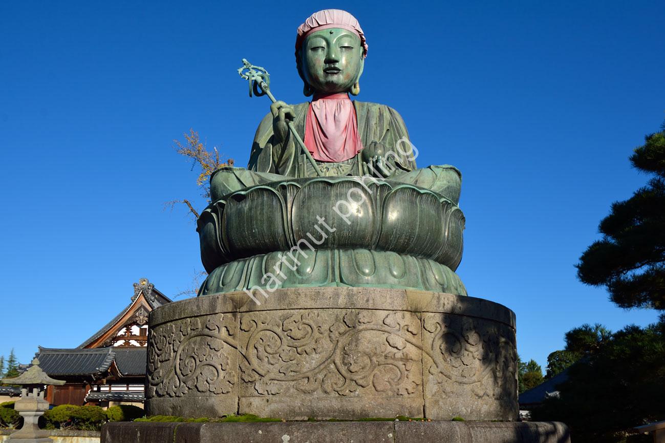 JAPANESE-TEMPLE-ZENKO-JI-JIZO02