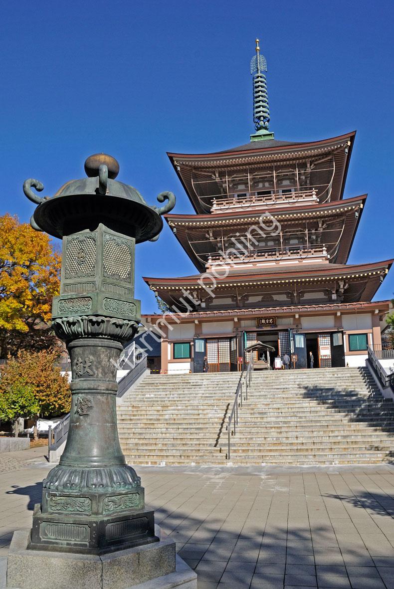 JAPANESE-TEMPLE-ZENKO-JI-PAGODE02