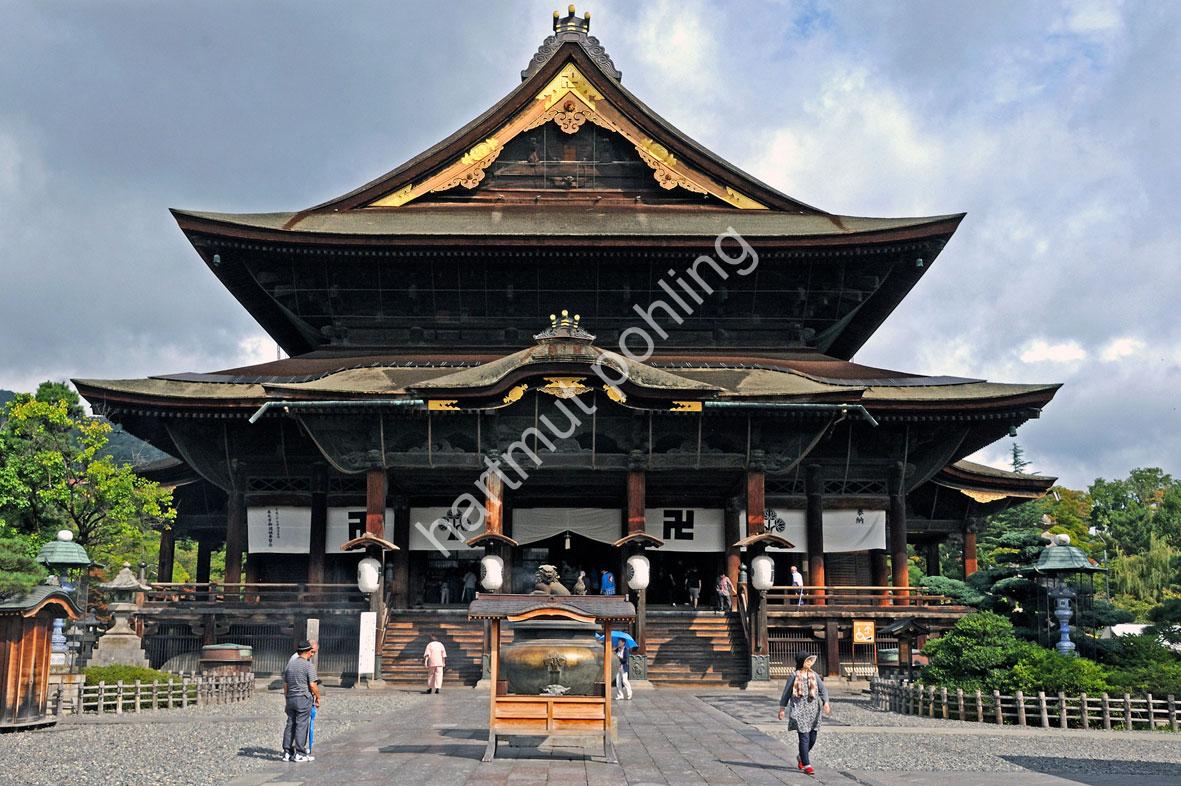 JAPANESE-TEMPLE-ZENKO-JI