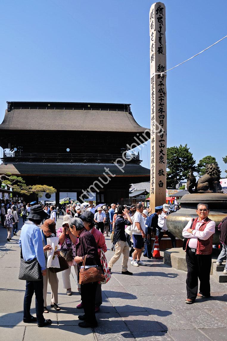 JAPANESE-TEMPLE-ZENKO-JI10