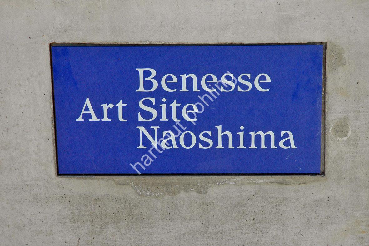 KUSAMA-YAYOI-PUMPKIN-NAOSHIMA04