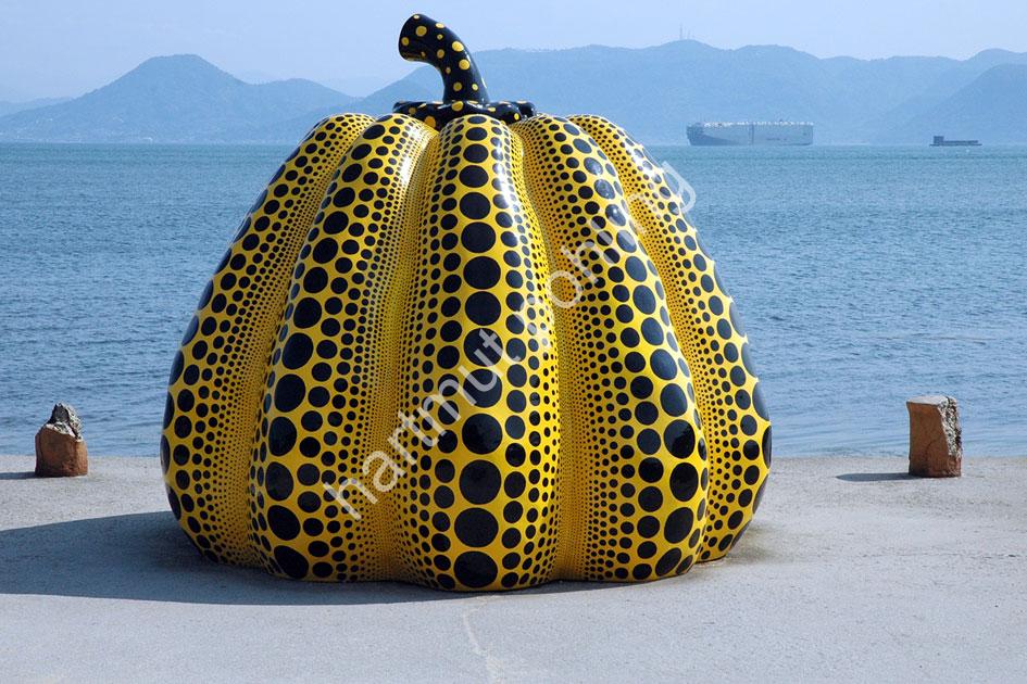 KUSAMA-YAYOI-PUMPKIN-NAOSHIMA05