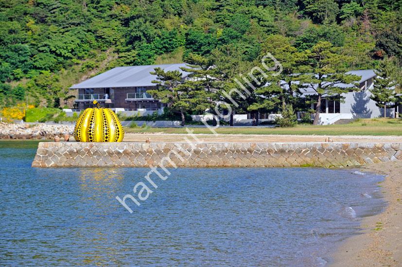 KUSAMA-YAYOI-PUMPKIN-NAOSHIMA06