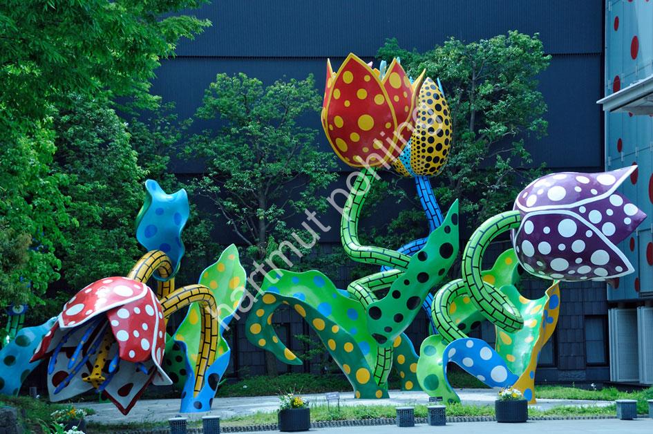 KUSAMA-YAYOI-VISIONARY-FLOWERS