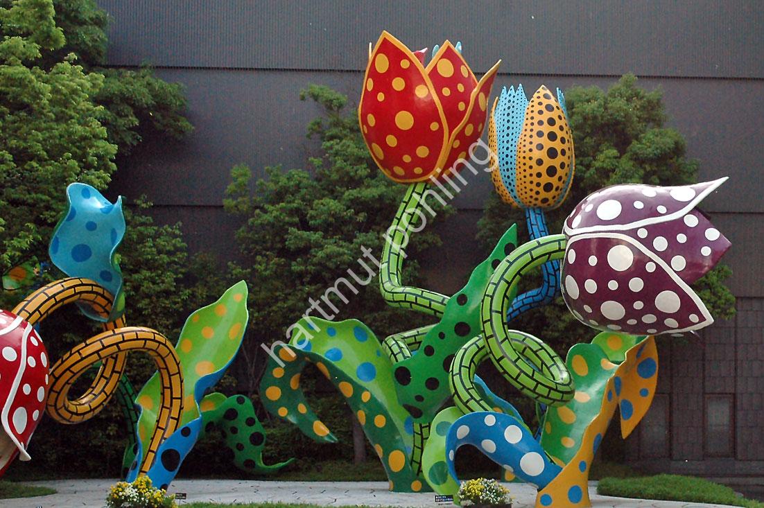 KUSAMA-YAYOI-VISIONARY-FLOWERS06